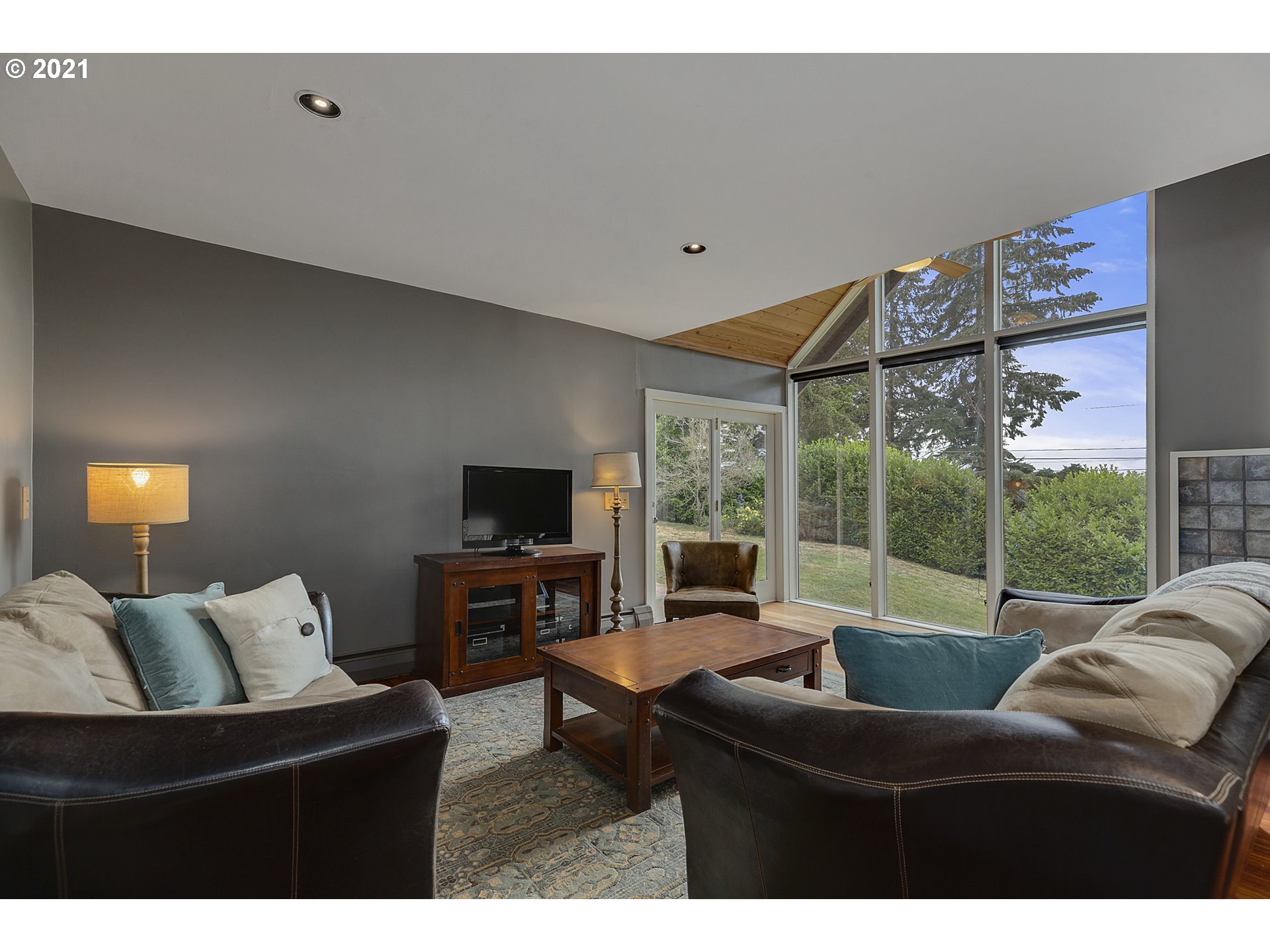 17125 South Hattan Road Oregon City, OR 97045 - Photo 5 of 31 Gallery Image 5