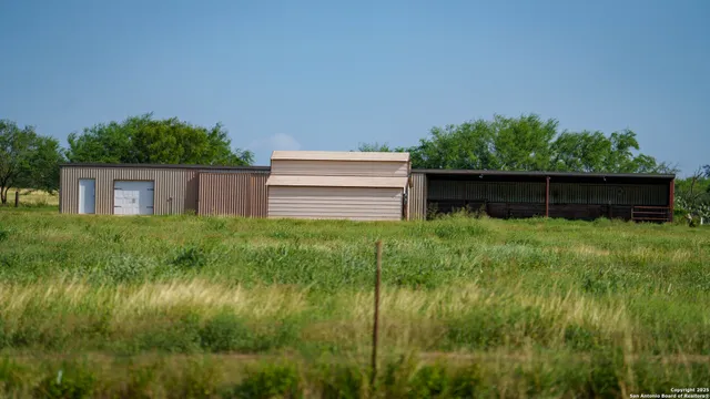 $1,199,000 | 2387 Farm To Market Road 537, Floresville, TX 78114