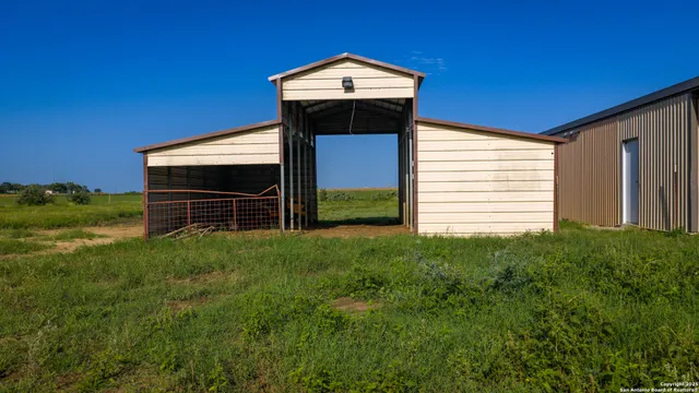 $1,199,000 | 2387 Farm To Market Road 537, Floresville, TX 78114