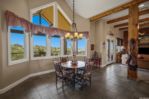 $1,175,000 | 165 Settlers Way North, Comfort, TX 78013