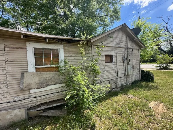 $52,999 | 1025 East Young Street, Longview, TX 75602