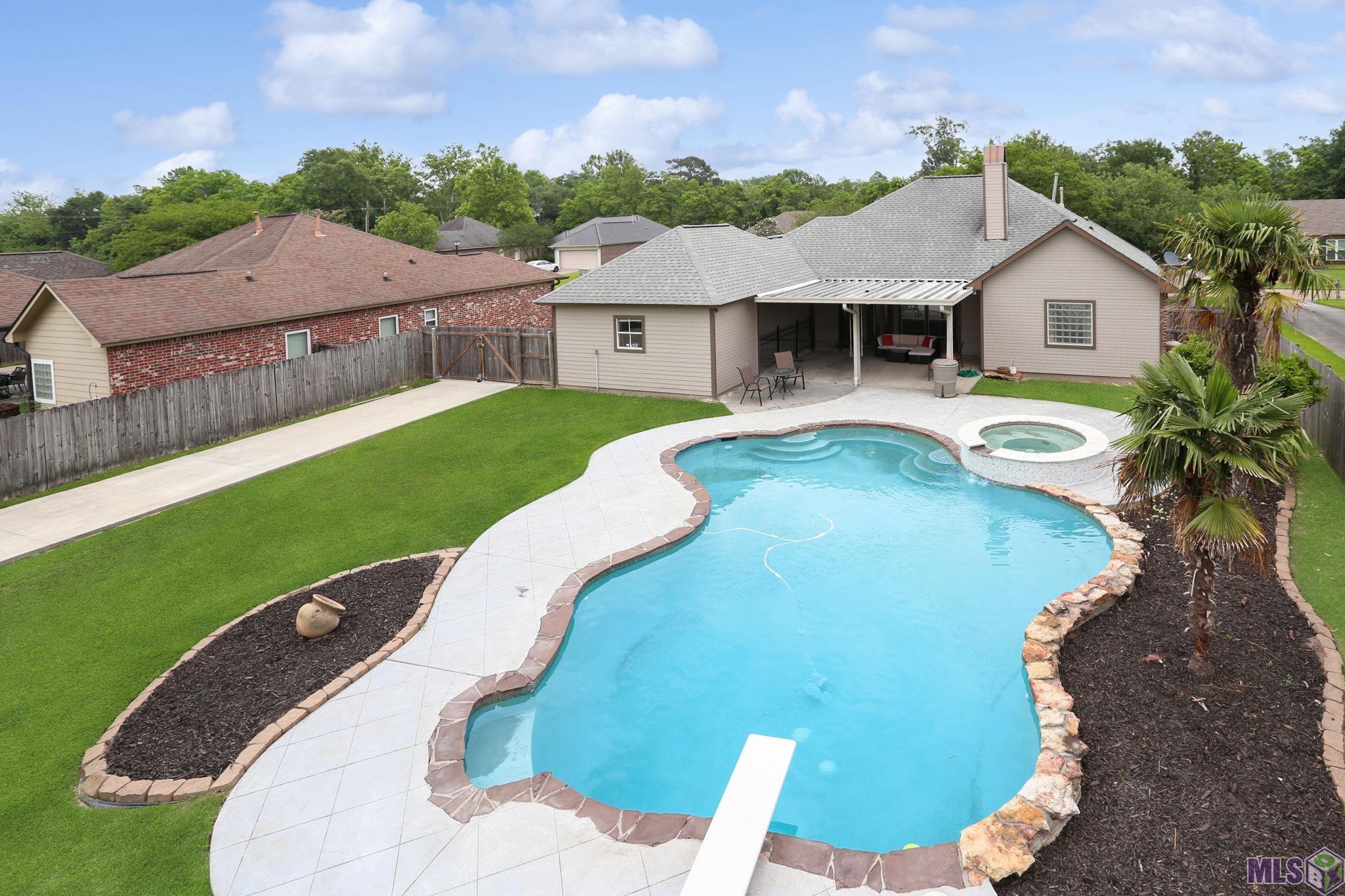 13499 Paces Pointe Drive Gonzales, LA 70737 - Photo 2 of 14