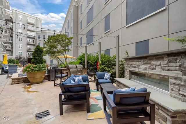 a picture of city view