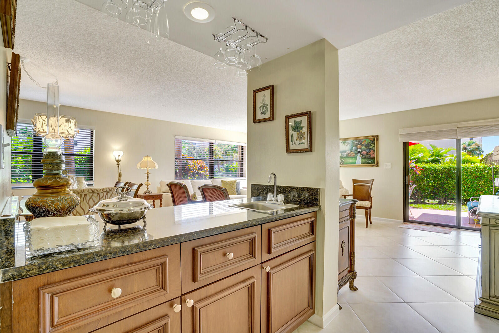 372 Golfview Road, Unit 103 North Palm Beach, FL 33408 - Photo 12 of 33 bar