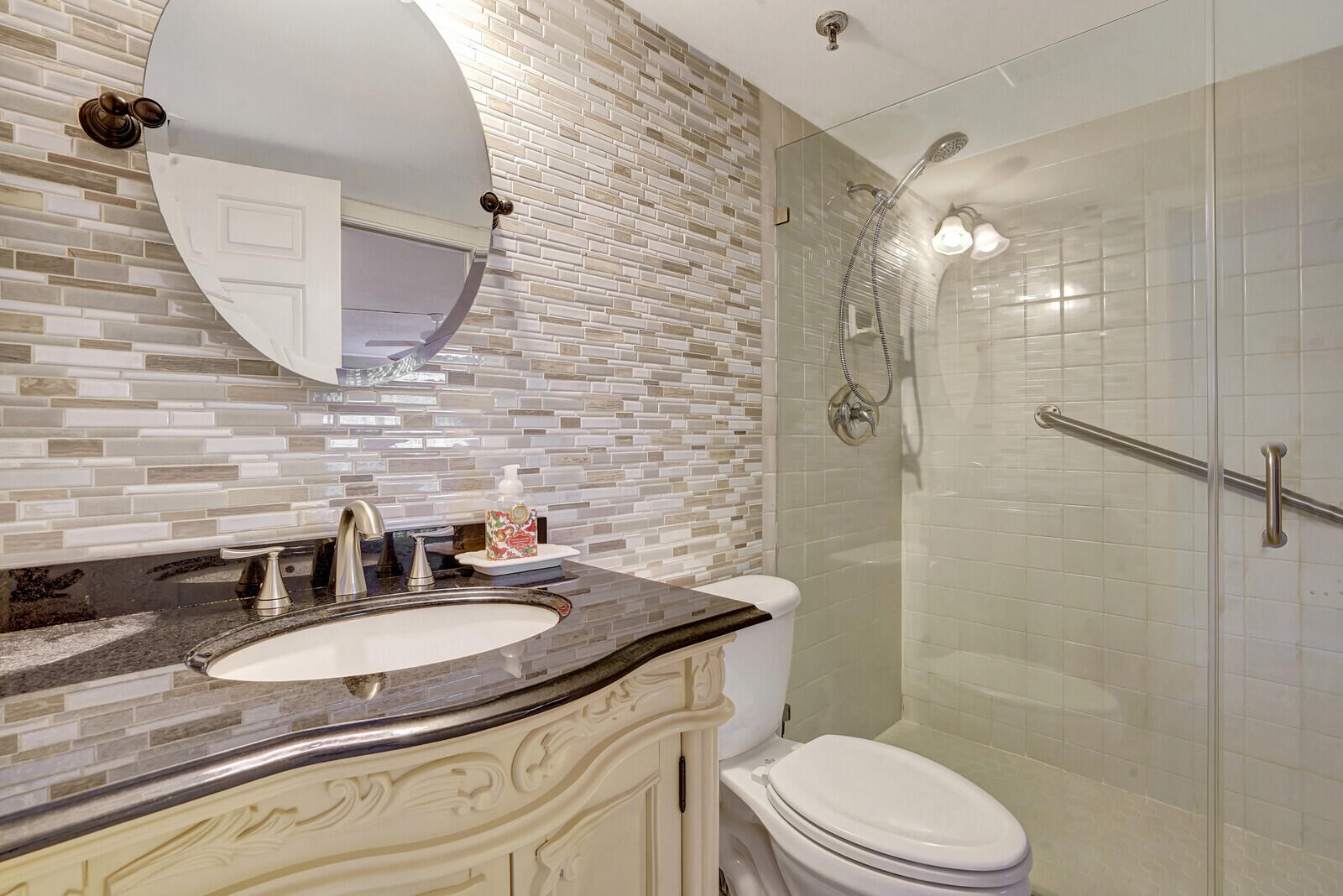 372 Golfview Road, Unit 103 North Palm Beach, FL 33408 - Photo 19 of 33 Bathroom 2