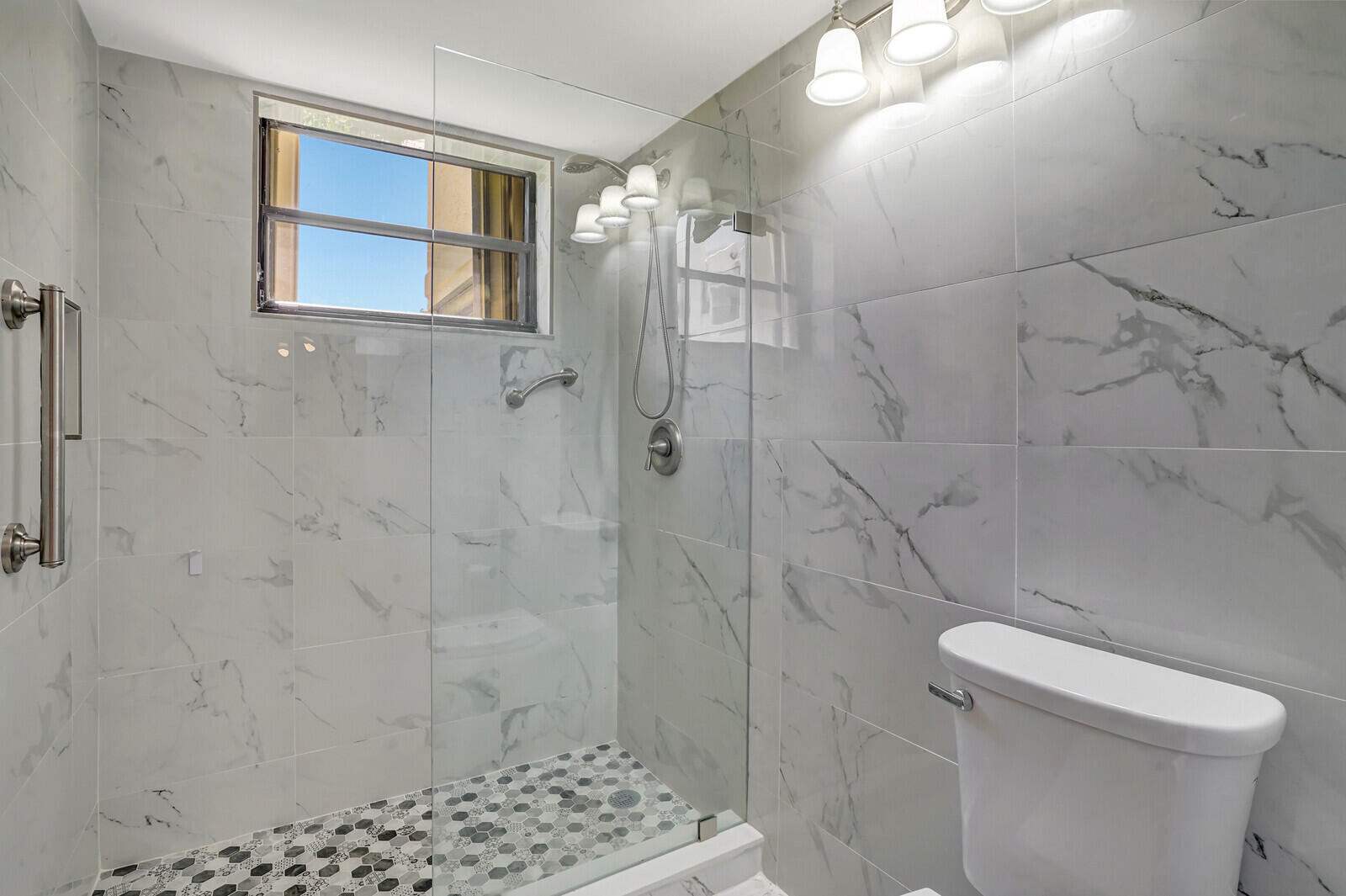 372 Golfview Road, Unit 103 North Palm Beach, FL 33408 - Photo 20 of 33 Bathroom 2