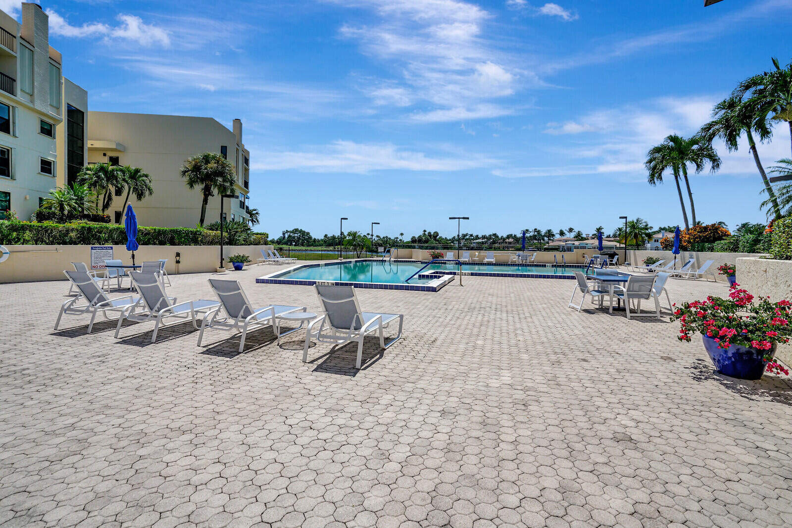 372 Golfview Road, Unit 103 North Palm Beach, FL 33408 - Photo 23 of 33 Pool Area