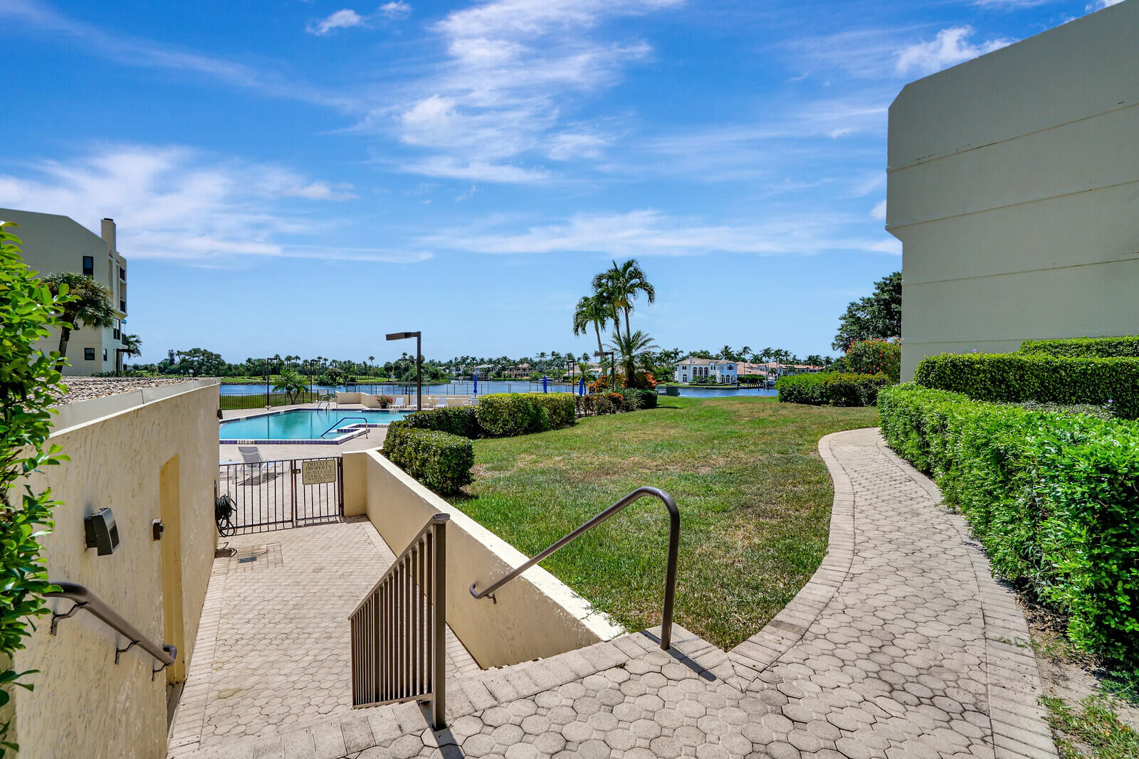 372 Golfview Road, Unit 103 North Palm Beach, FL 33408 - Photo 24 of 33 Pool Area