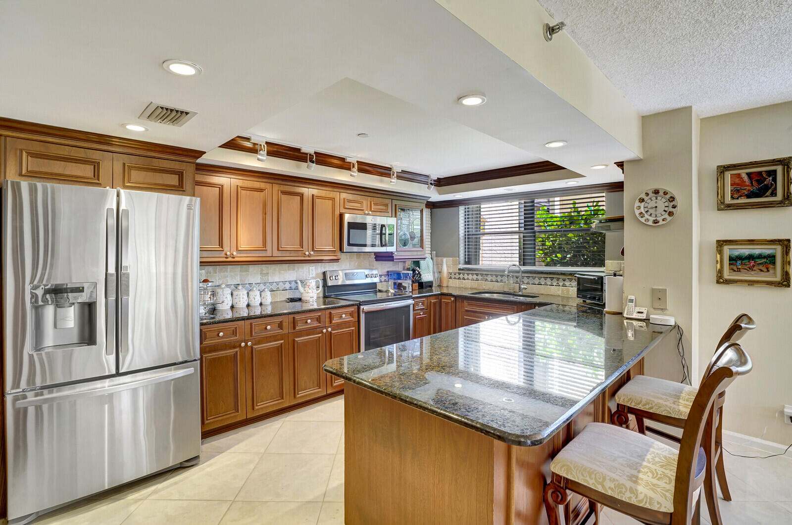 372 Golfview Road, Unit 103 North Palm Beach, FL 33408 - Photo 3 of 33 Kitchen