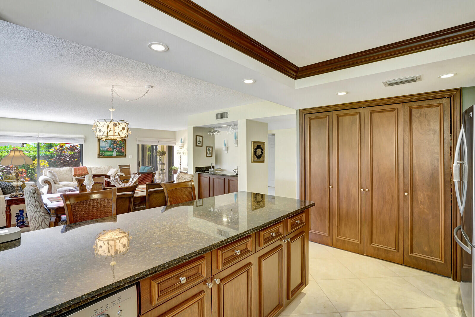 372 Golfview Road, Unit 103 North Palm Beach, FL 33408 - Photo 6 of 33 Kitchen