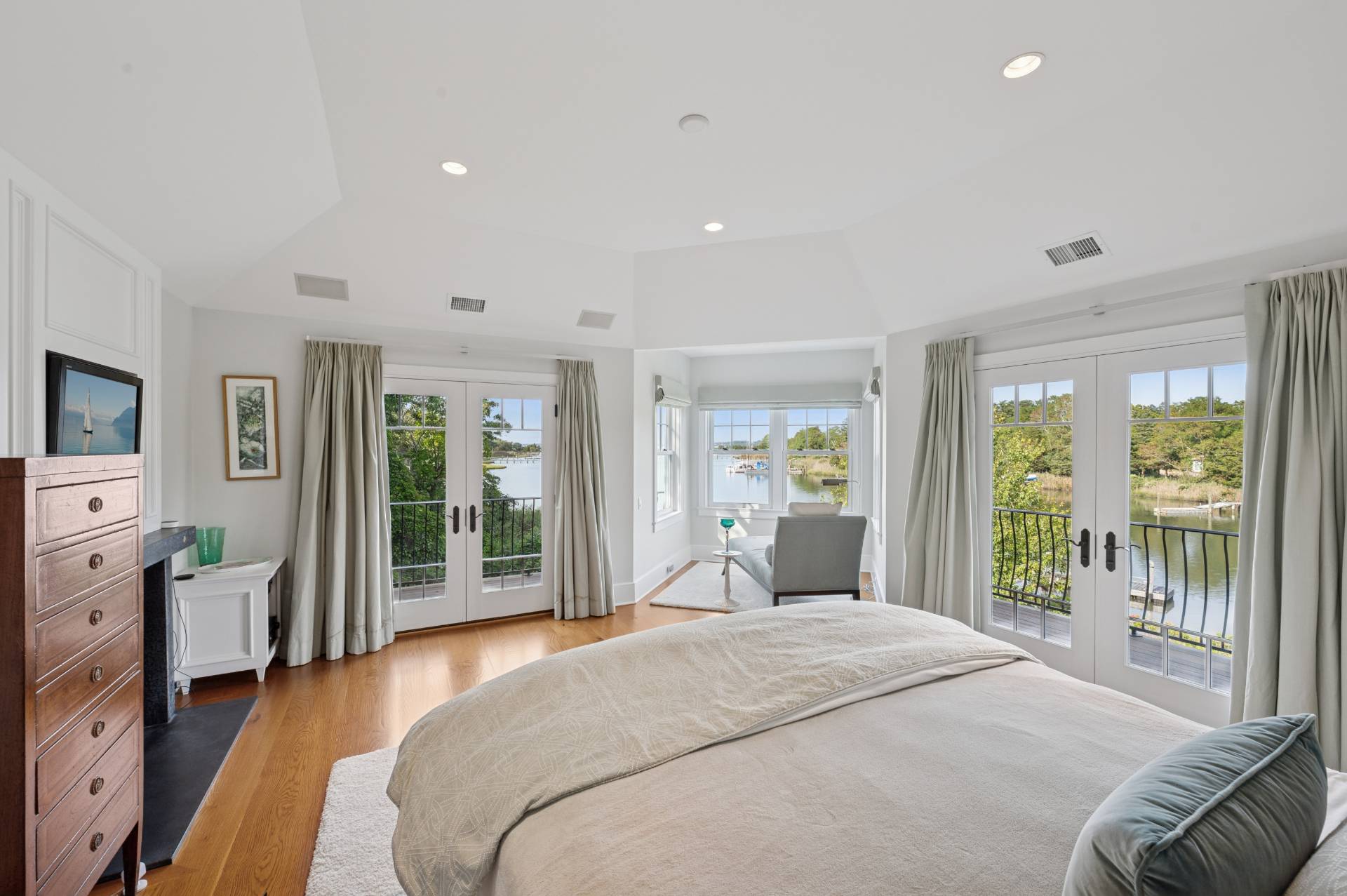 3937 Noyack Road Sag Harbor, NY 11963 - Photo 13 of 25