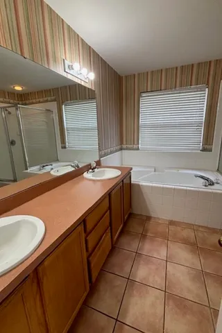 $2,100 | 4909 Park View Court, Tallahassee, FL 32311