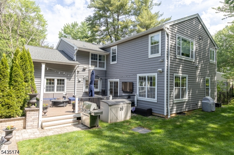 27 Burlington Road Berkeley Heights, NJ 07974 - Photo 15 of 35