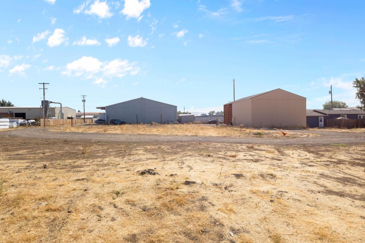 4595 Table Rock Road Central Point, OR 97502 - Photo 4 of 6 CU9A7006 Large
