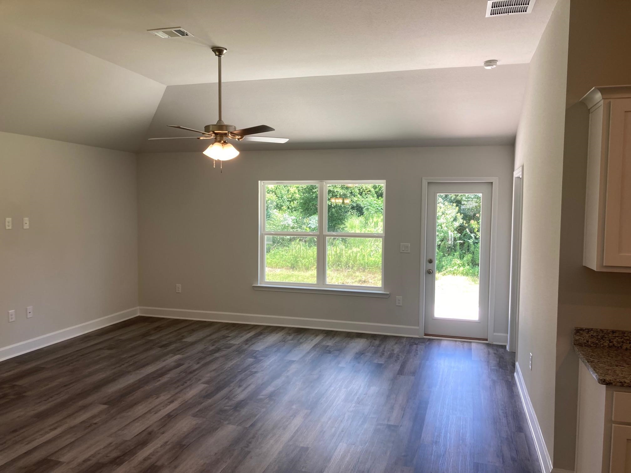 696 Mayflower Drive Foley, AL 36535 - Photo 3 of 25 Living Room