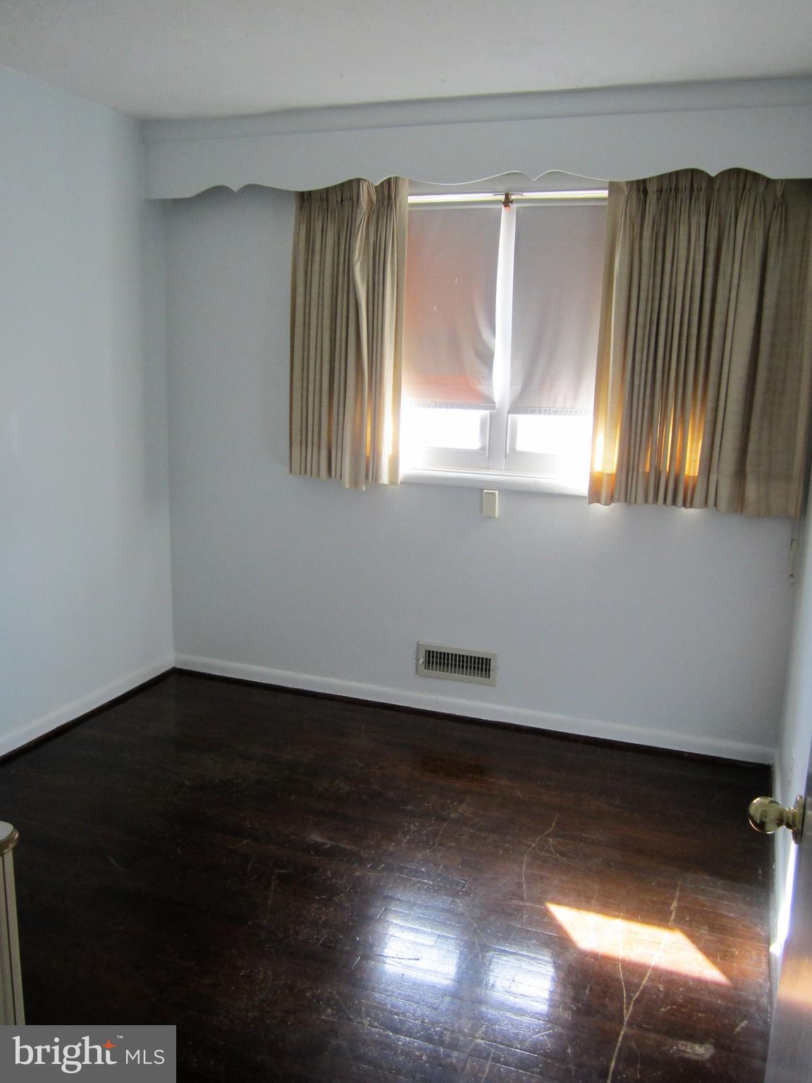 419 Nottingham Road Baltimore, MD 21229 - Photo 14 of 26 Bedroom