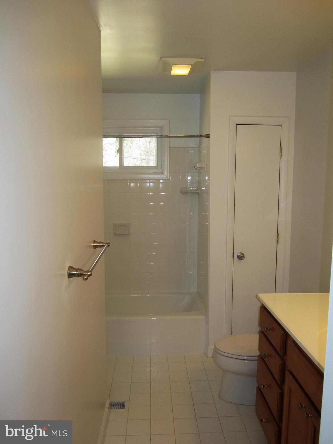 419 Nottingham Road Baltimore, MD 21229 - Photo 15 of 26 Bathroom - Main Level