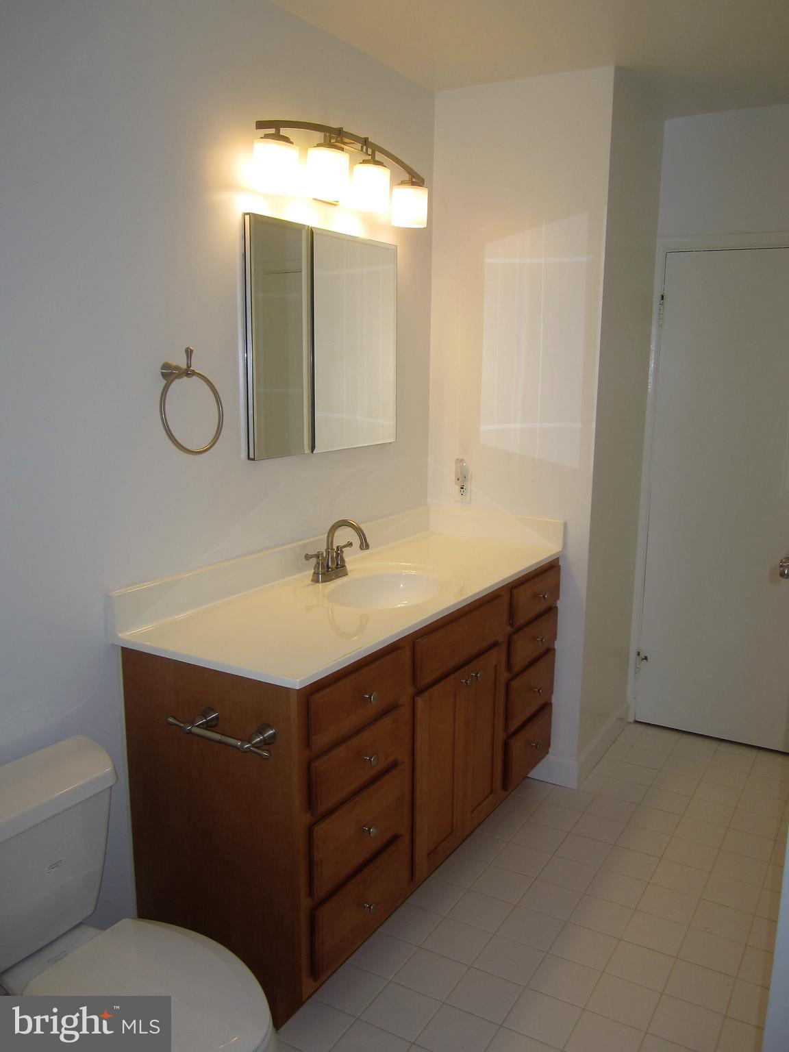 419 Nottingham Road Baltimore, MD 21229 - Photo 16 of 26 Bathroom - Main Level