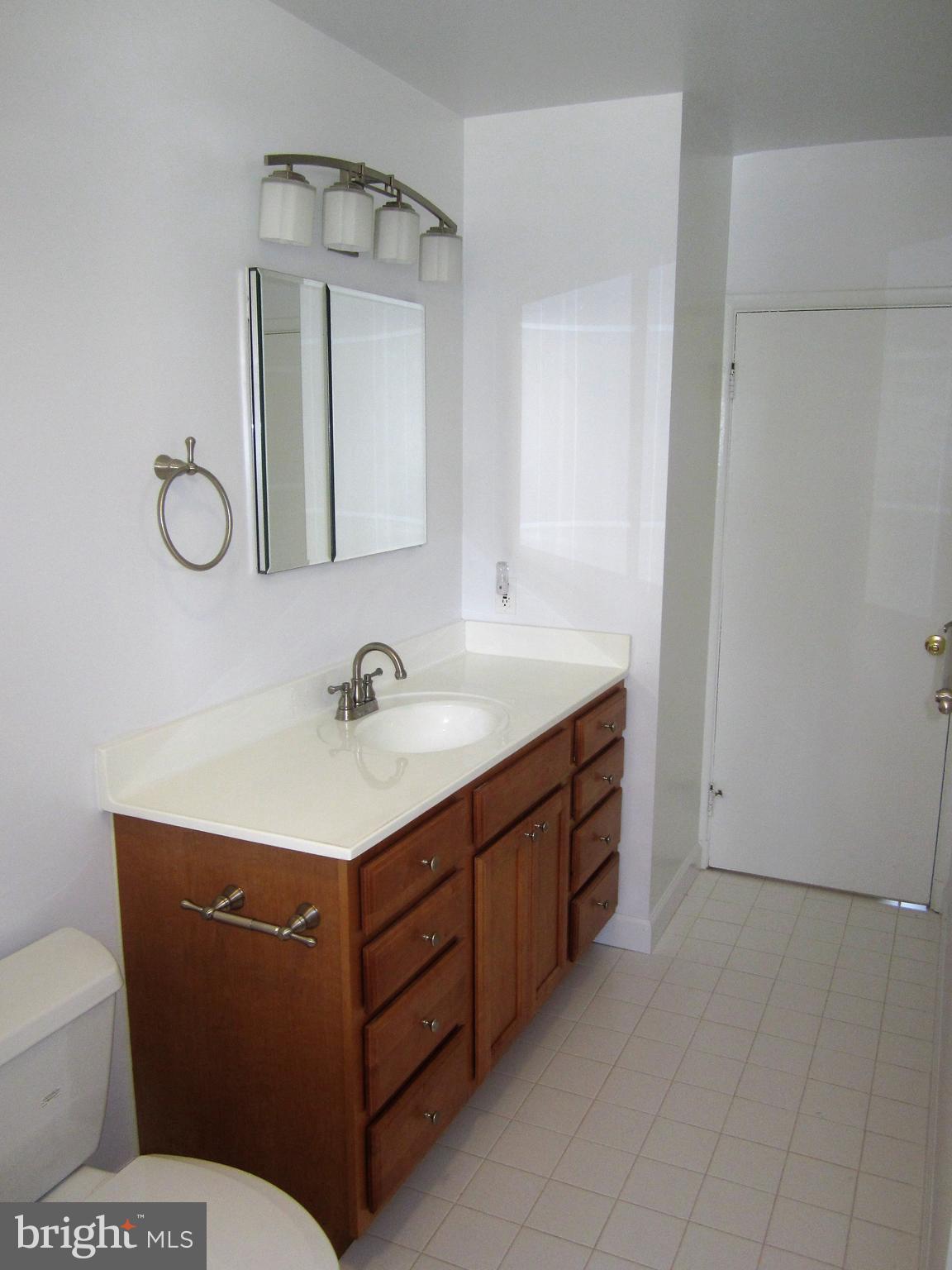 419 Nottingham Road Baltimore, MD 21229 - Photo 17 of 26 Bathroom - Main Level