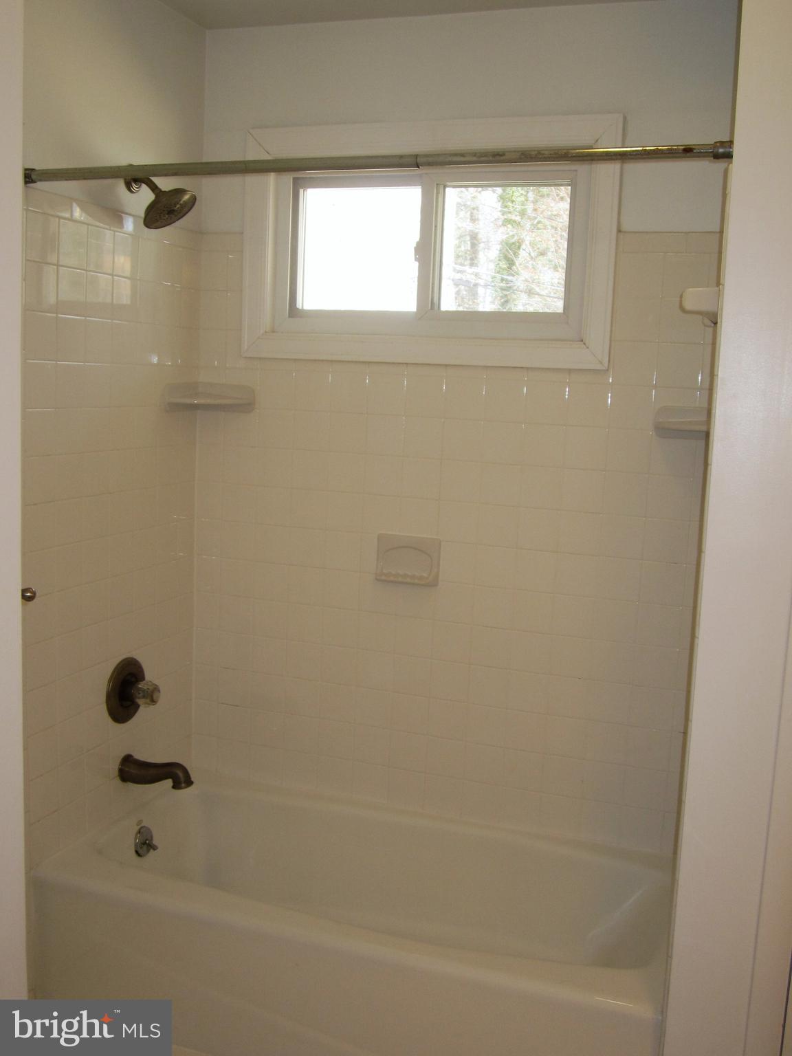 419 Nottingham Road Baltimore, MD 21229 - Photo 18 of 26 Bathroom - Main Level