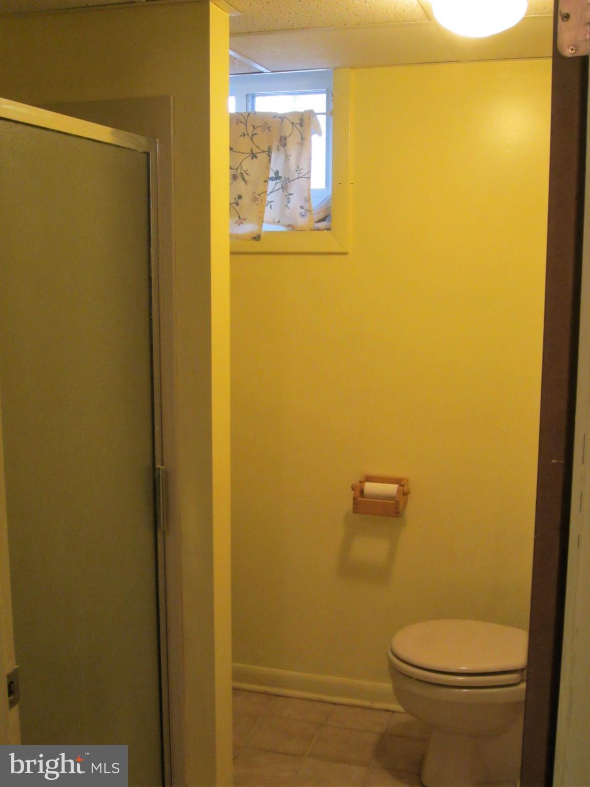 419 Nottingham Road Baltimore, MD 21229 - Photo 19 of 26 Full Bathroom - Lower Level