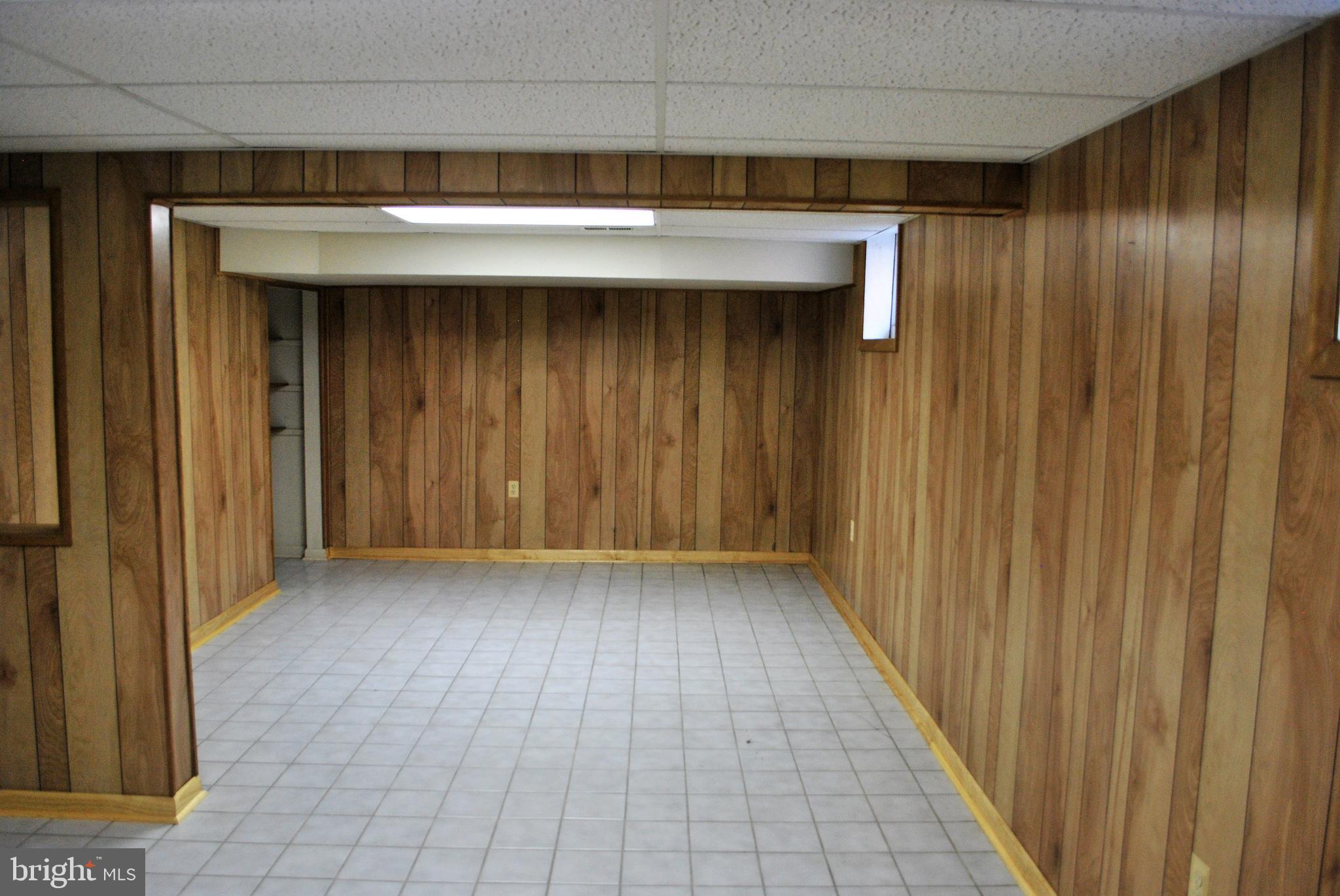 419 Nottingham Road Baltimore, MD 21229 - Photo 20 of 26 Family Room - Lower Level