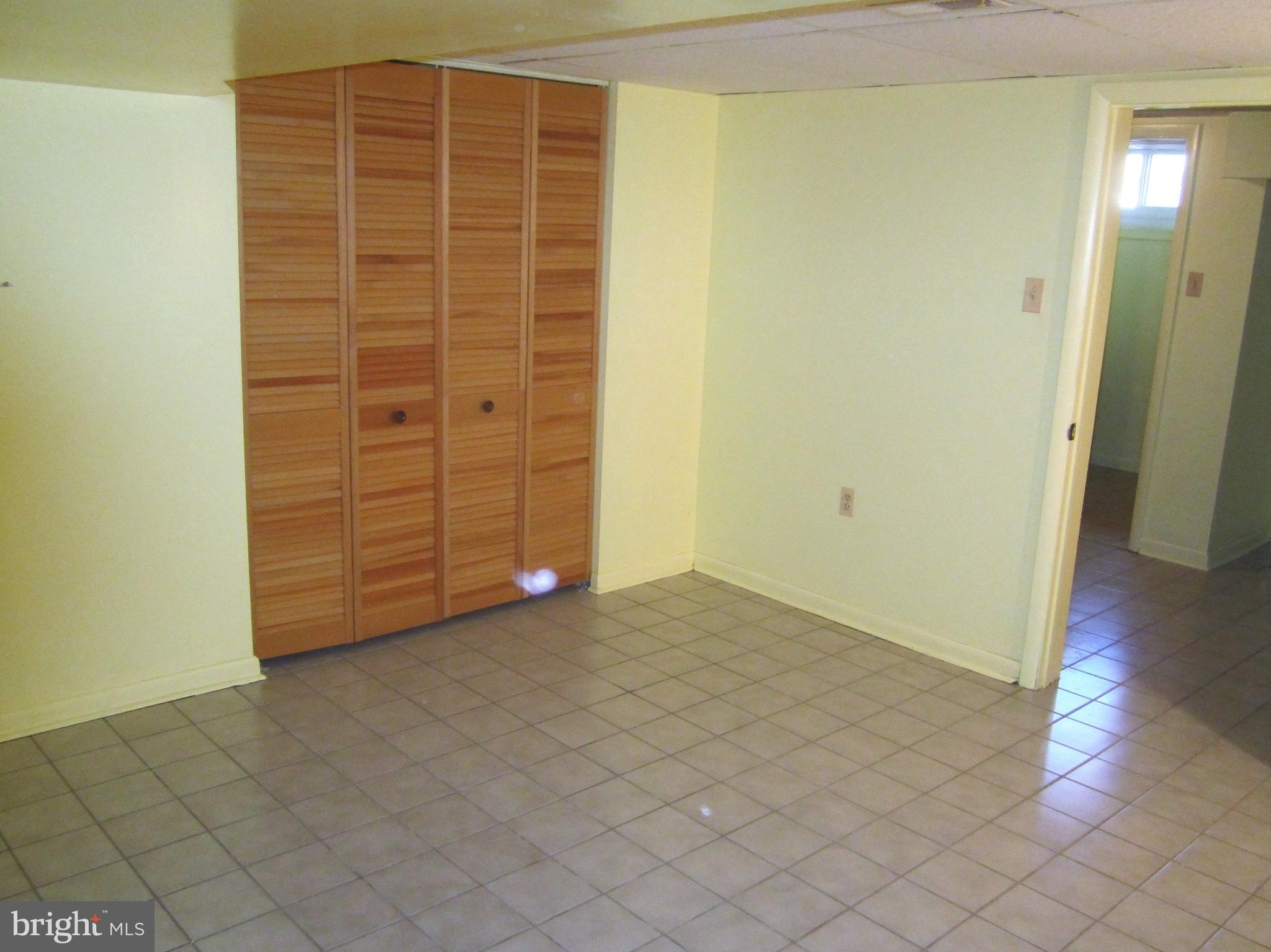 419 Nottingham Road Baltimore, MD 21229 - Photo 23 of 26 Separate Room - Lower Level (Possible 4th Bdrm)