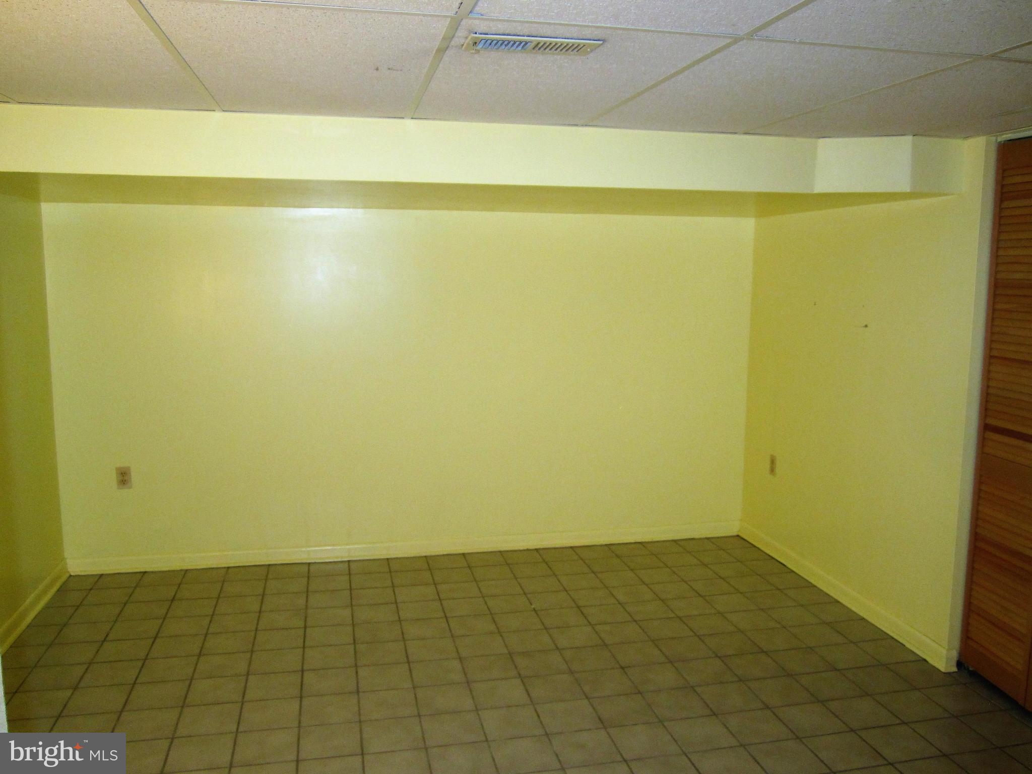 419 Nottingham Road Baltimore, MD 21229 - Photo 24 of 26 Separate Room - Lower Level (Possible 4th Bdrm)