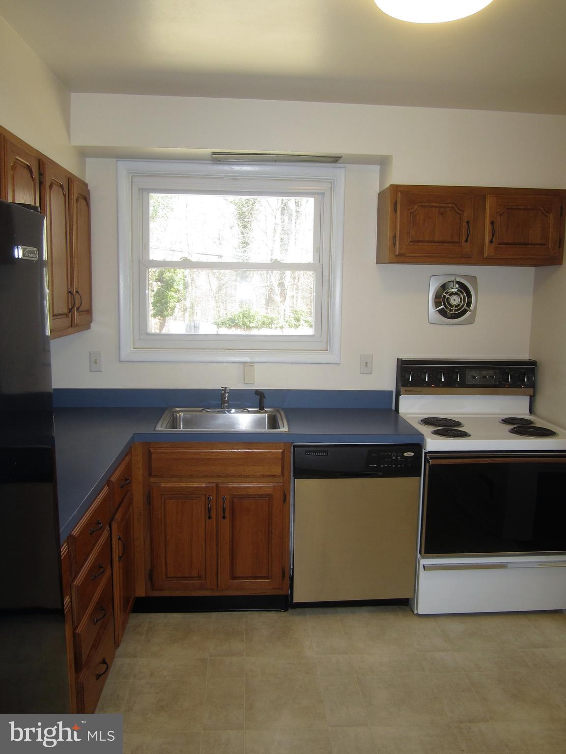 419 Nottingham Road Baltimore, MD 21229 - Photo 6 of 26 Kitchen