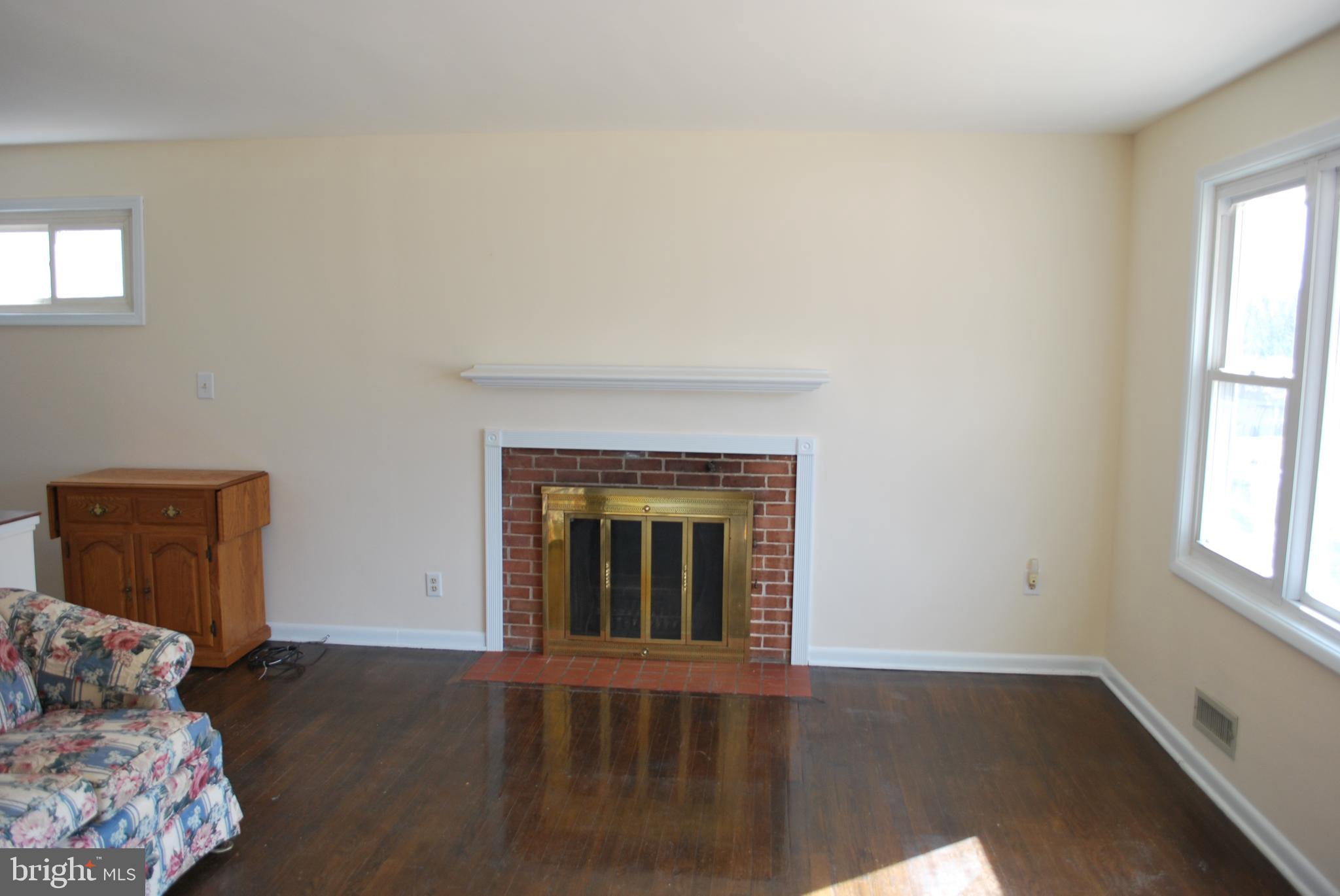 419 Nottingham Road Baltimore, MD 21229 - Photo 7 of 26 Living Room w/ Fireplace