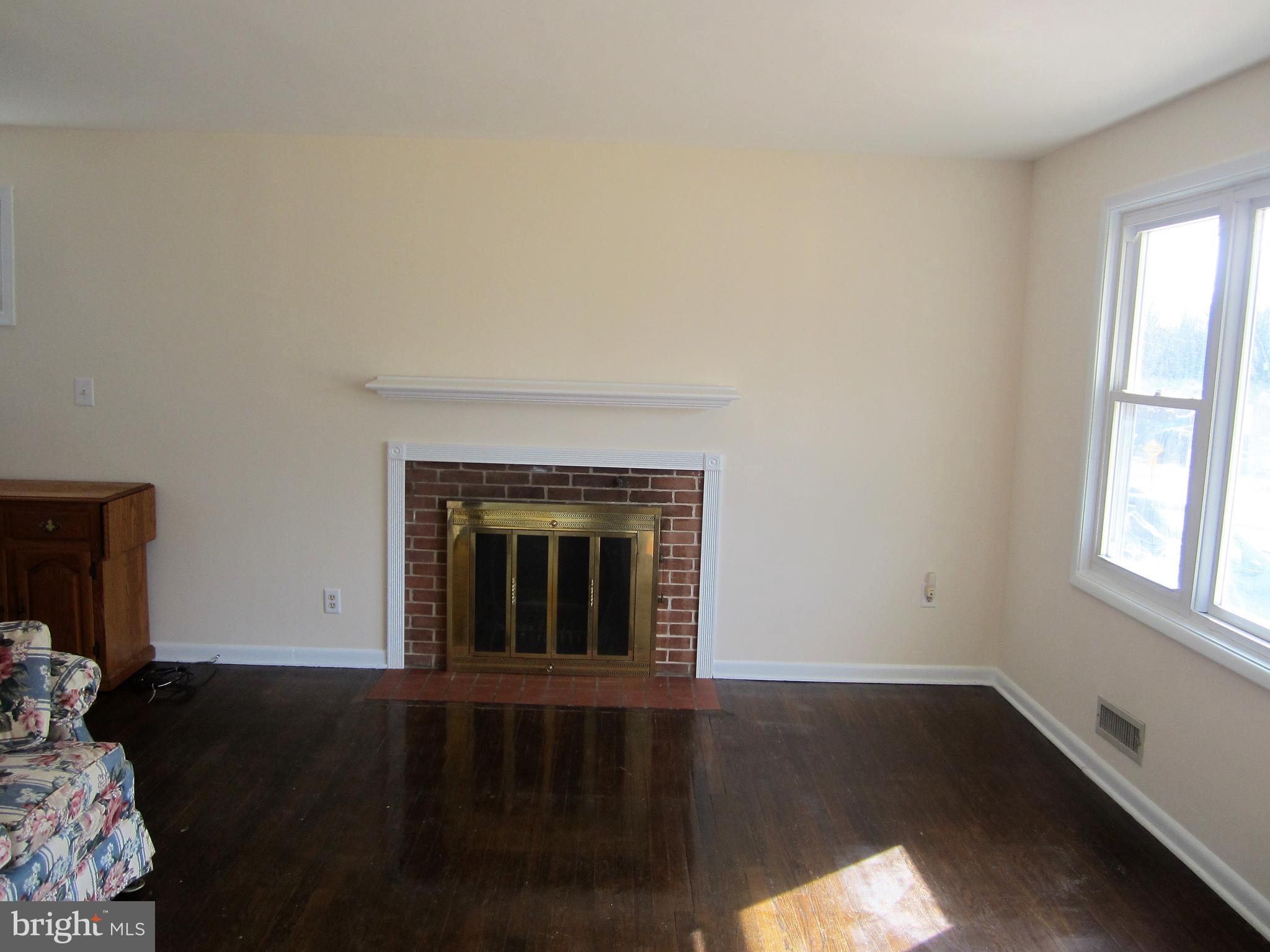419 Nottingham Road Baltimore, MD 21229 - Photo 8 of 26 Living Room w/ Fireplace