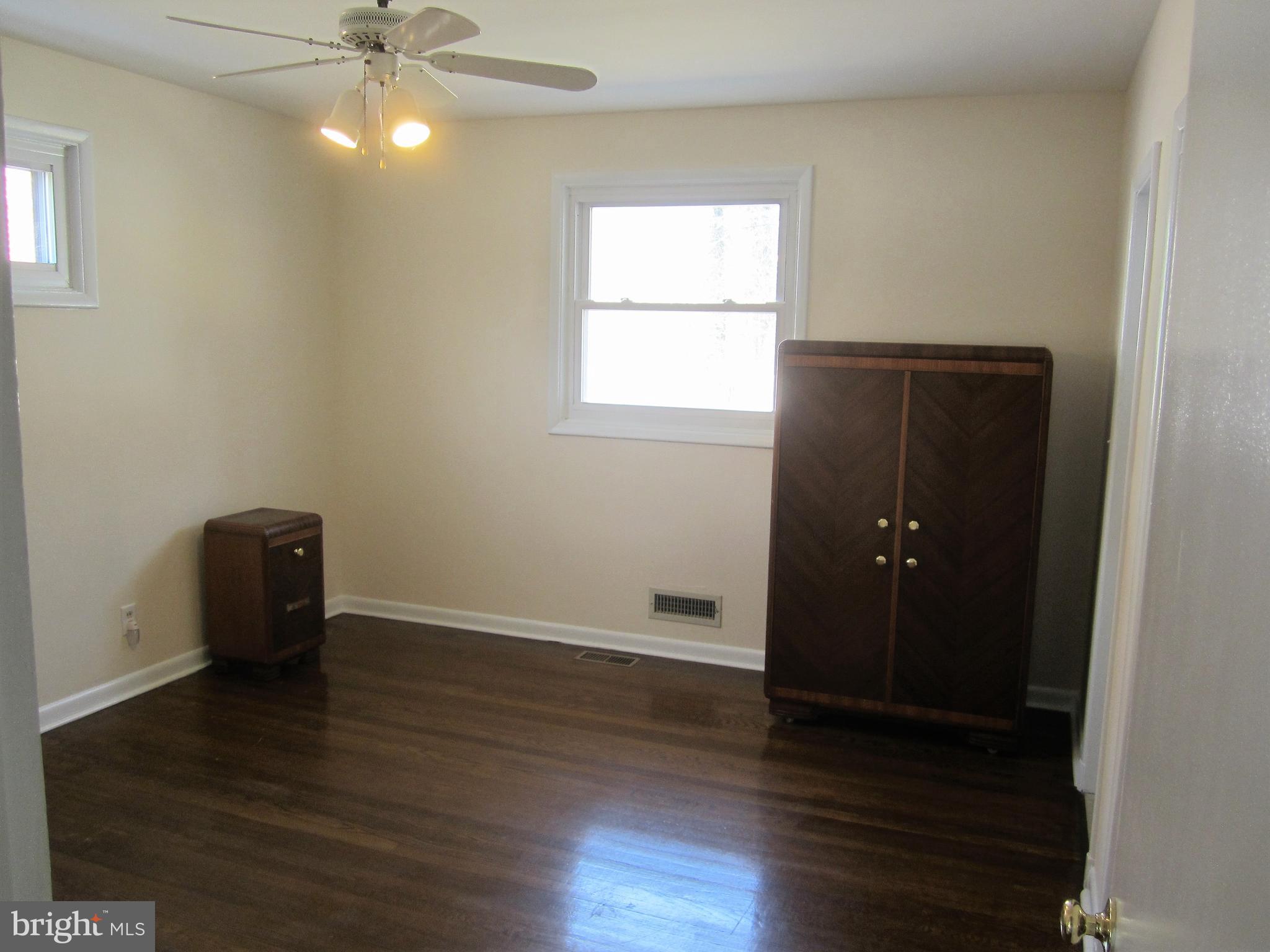 419 Nottingham Road Baltimore, MD 21229 - Photo 10 of 26 Master Bedroom