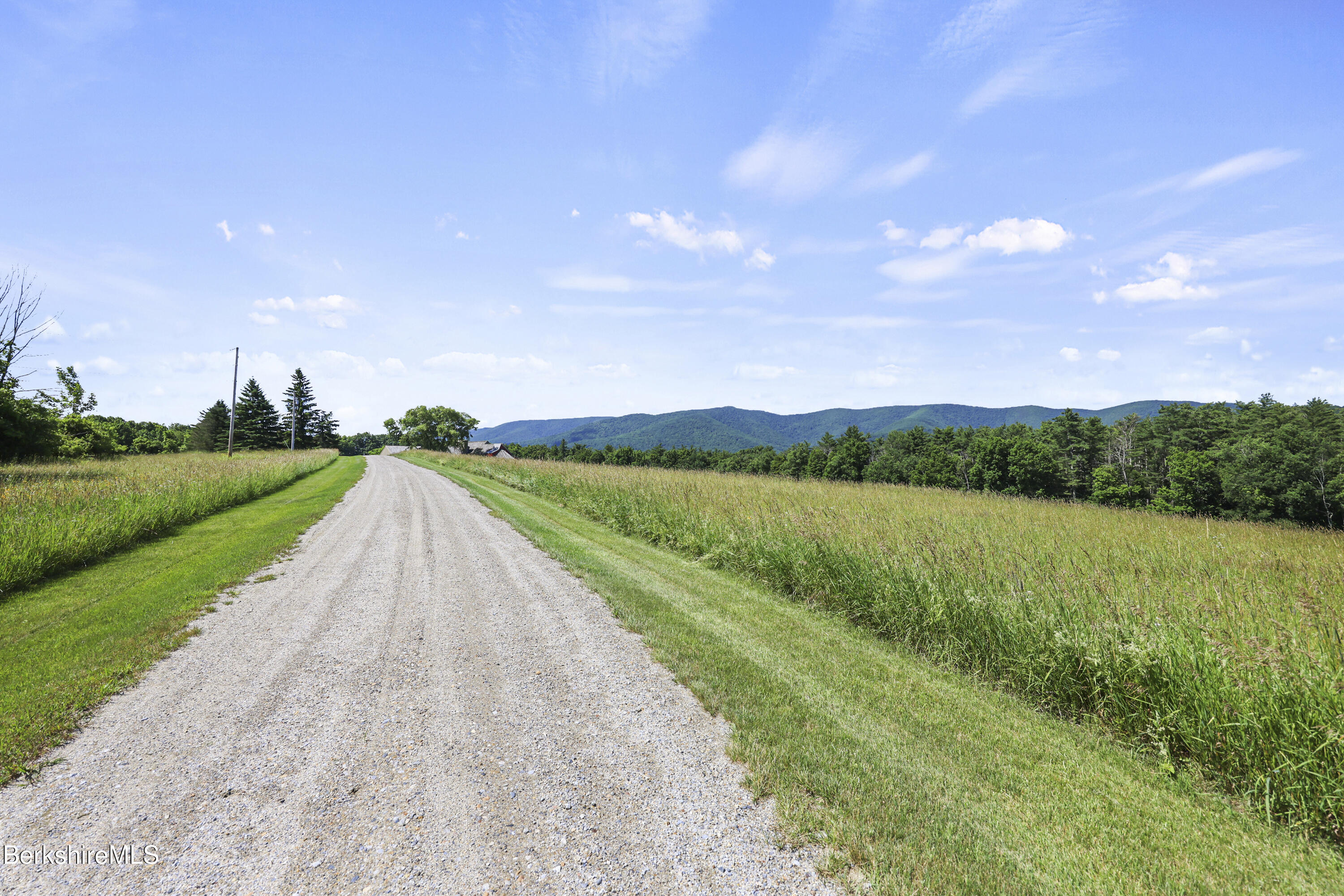 1996 North Pownal Road Pownal, VT 05261 - Photo 54 of 85 Driveway
