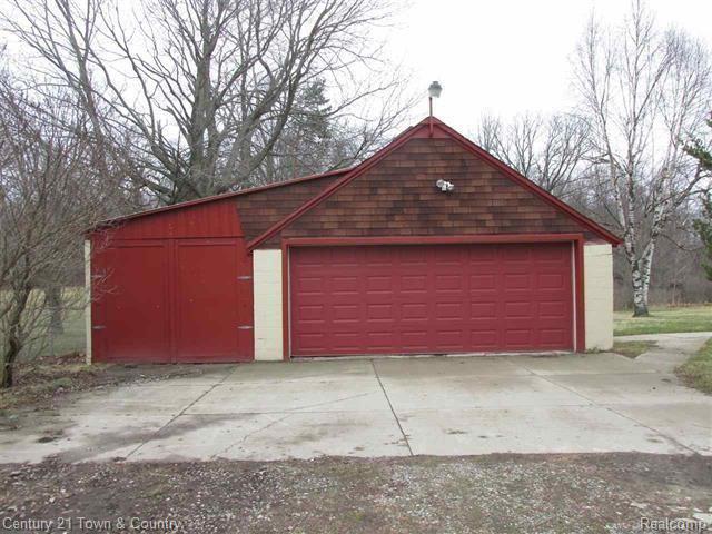 1801 North Rochester Road Oakland, MI 48363 - Photo 8 of 32 8.jpg