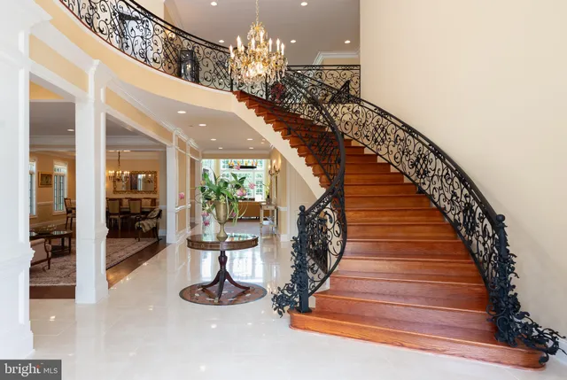 a view of entryway with a front door