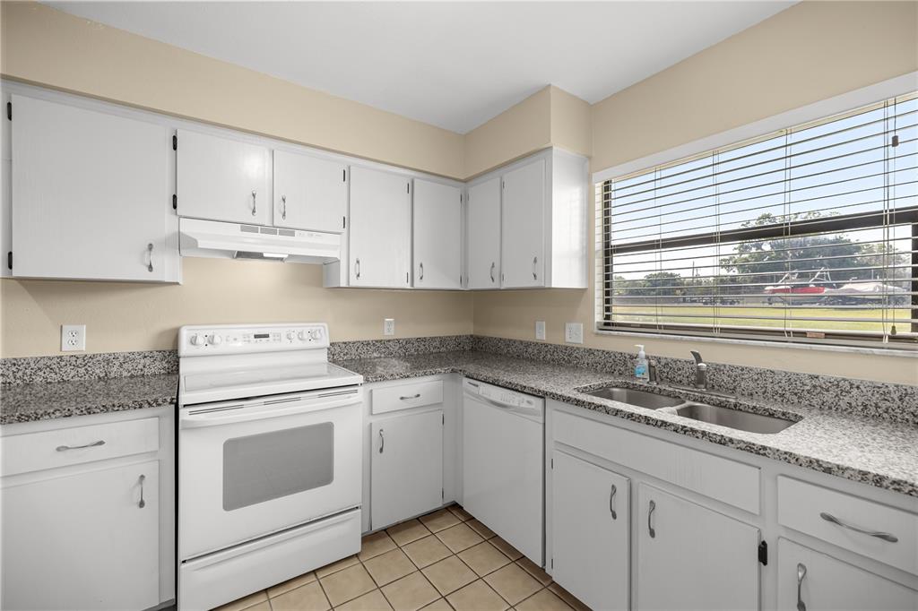 11001 Southeast Sunset Harbor Road, Unit H49 Summerfield, FL 34491 - Photo 11 of 37