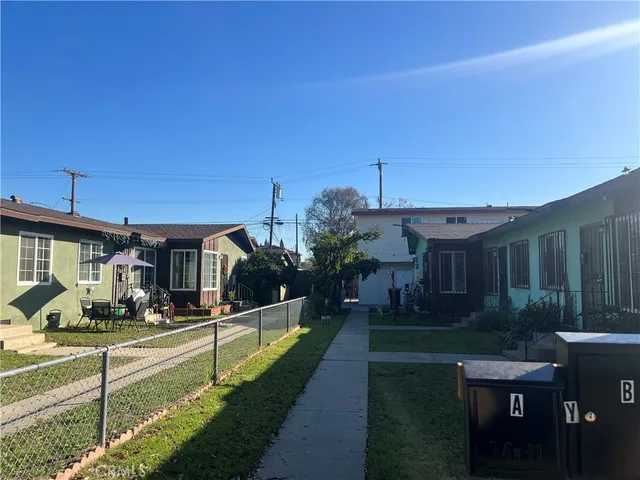 $2,400 | 4966 Oregon Avenue, Unit E, Long Beach, CA 90805