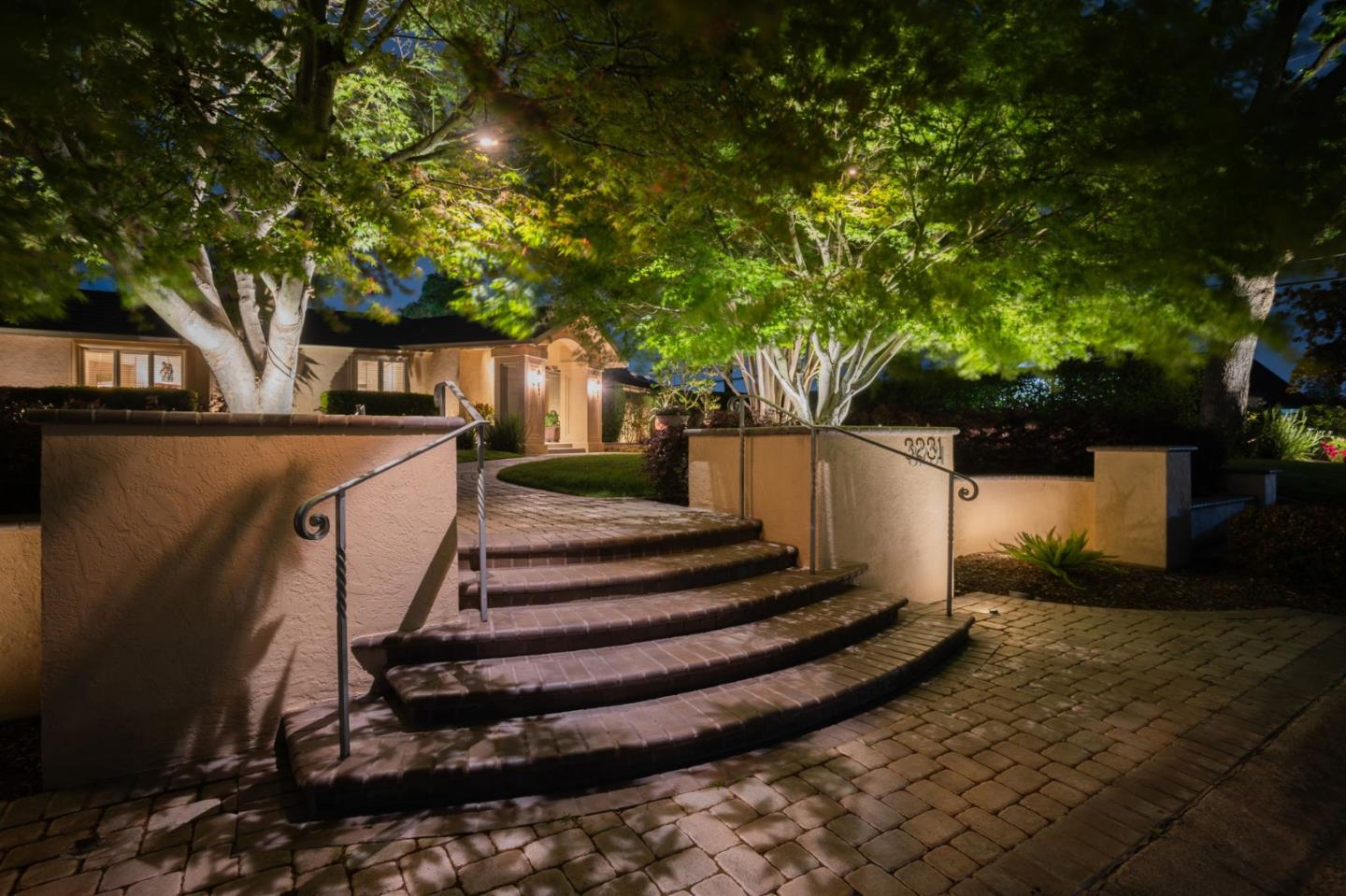 3231 Fieldcrest Drive Sacramento, CA 95821 - Photo 94 of 95 a view of a yard with wooden fence and a large tree