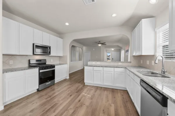 $2,200 | 14091 Chinook Drive, Conroe, TX 77384