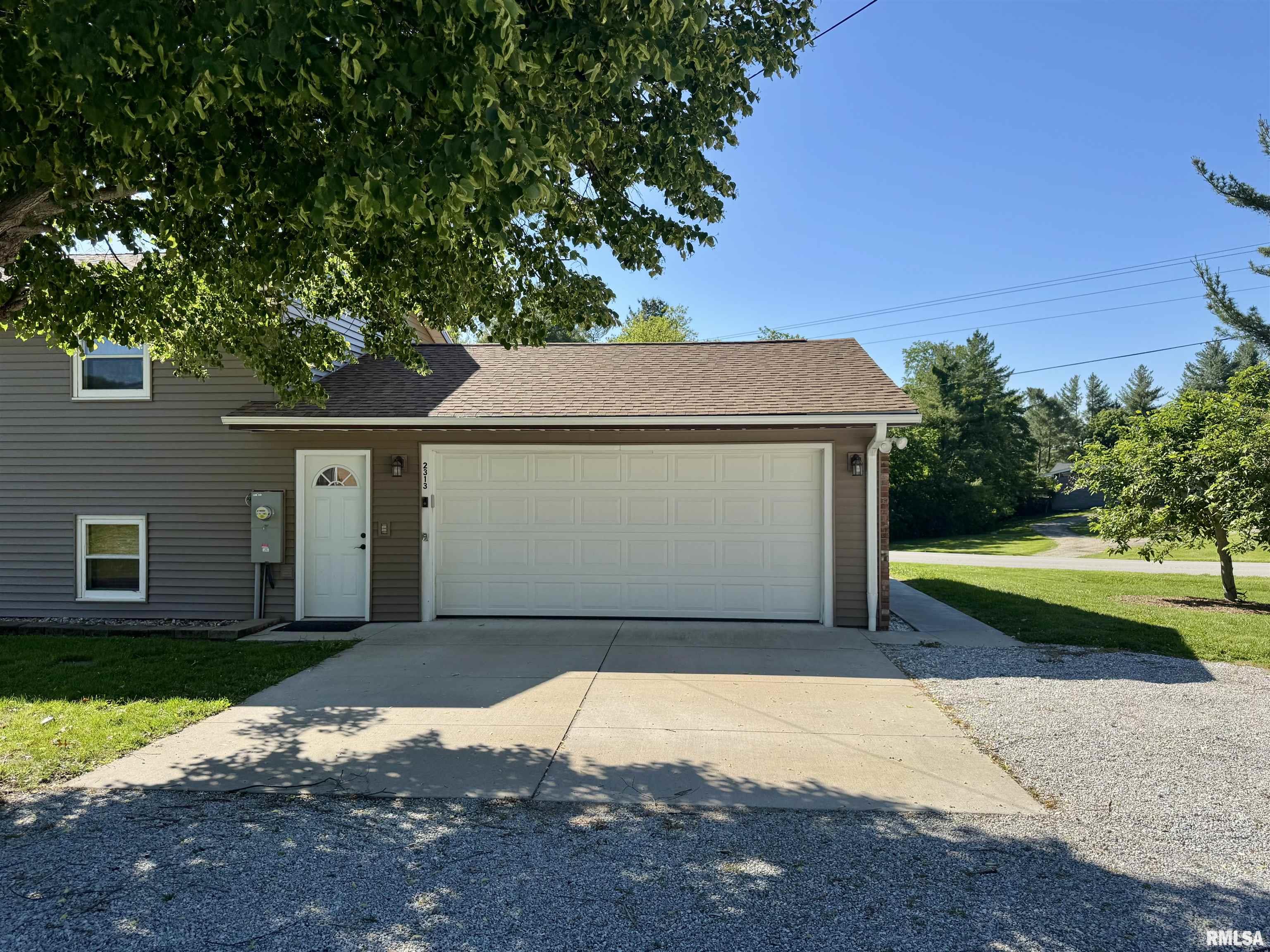2313 Maple Avenue Macomb, IL 61455 - Photo 3 of 49