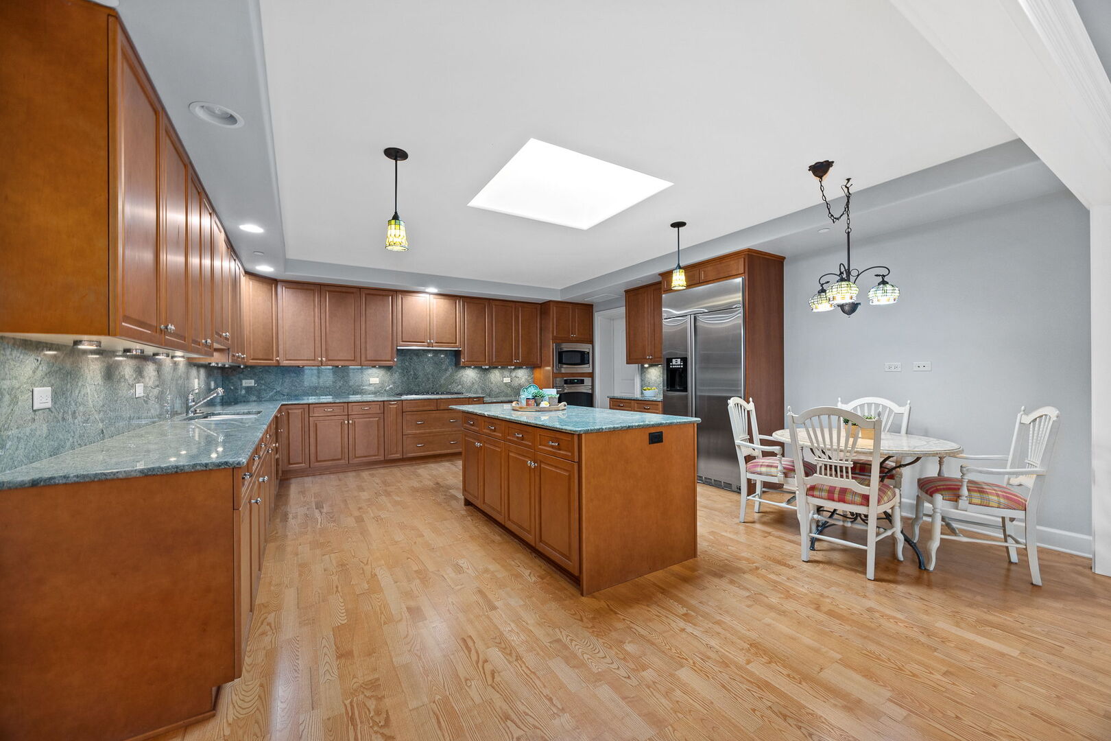10 East Burlington Street, Unit 4B Riverside, IL 60546 - Photo 7 of 51 Gallery Image 7