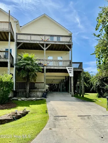 $698,000 | 123 Sandbur Drive, Emerald Isle, NC 28594