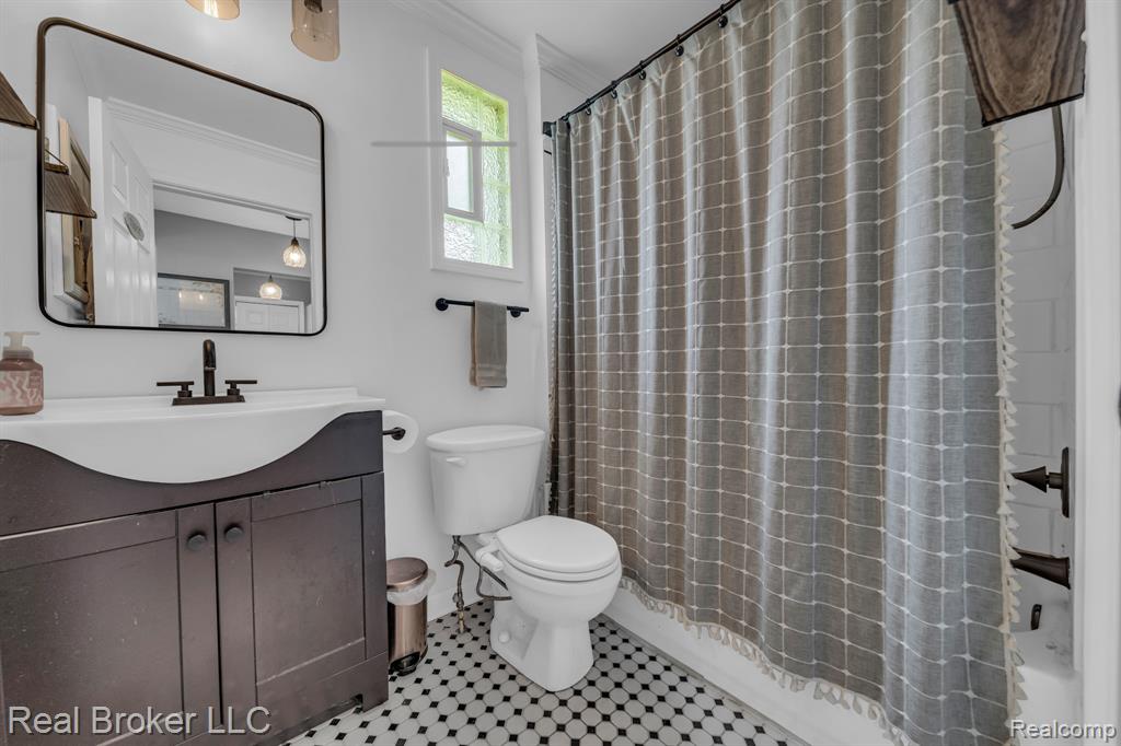 22810 Power Road Farmington, MI 48336 - Photo 16 of 31