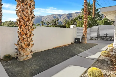 $1,075,000 | 400 West Vía Escuela, Palm Springs, CA 92262