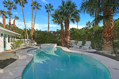 $1,075,000 | 400 West Vía Escuela, Palm Springs, CA 92262