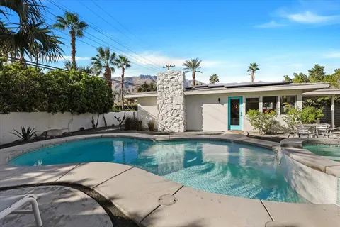 $1,075,000 | 400 West Vía Escuela, Palm Springs, CA 92262