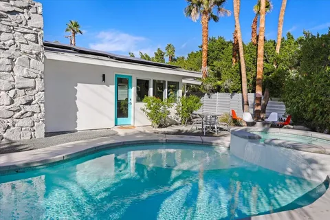 $1,075,000 | 400 West Vía Escuela, Palm Springs, CA 92262