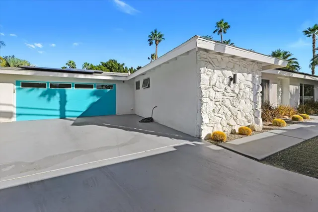 $1,075,000 | 400 West Vía Escuela, Palm Springs, CA 92262