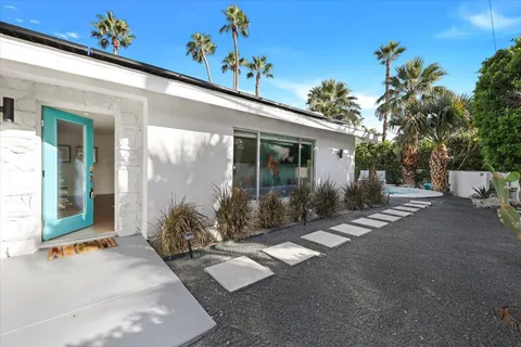 $1,075,000 | 400 West Vía Escuela, Palm Springs, CA 92262