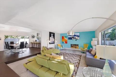 $1,075,000 | 400 West Vía Escuela, Palm Springs, CA 92262